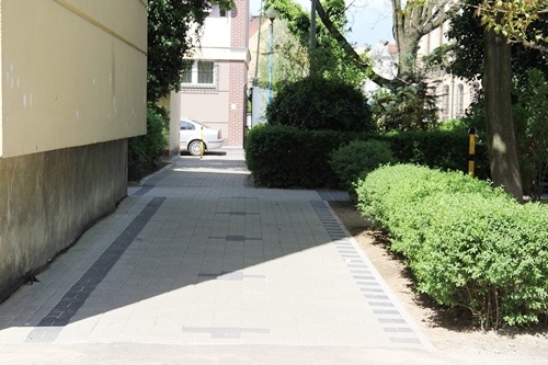 Wyremontowany chodnik i podw&oacute;rze w centrum miasta 1