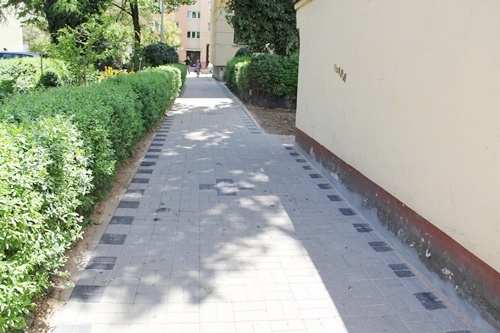 Wyremontowany chodnik i podw&oacute;rze w centrum miasta 6