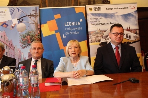 Taniej, szybciej, wygodniej. Zintegrowany bilet na kolej i komunikację miejską w Legnicy 1