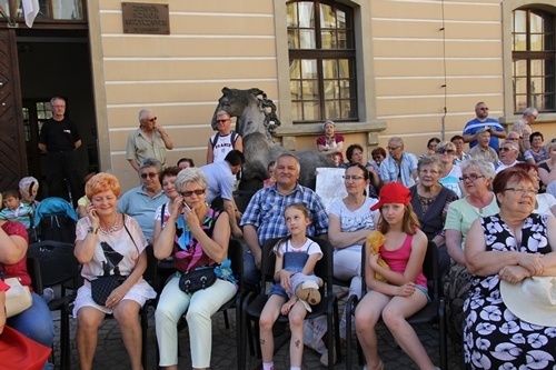 Kyczera oczarowała legniczan 12