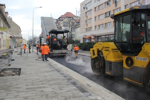 ukladanie asfaltu na jaworzynskiej