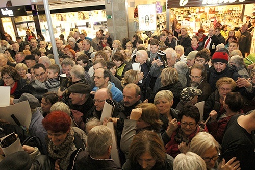 Legnicki kalendarz 2016 trafił do mieszkańc&oacute;w 7