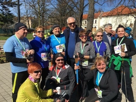 prezydent z uczestnikami mistrzostw w nordic walking