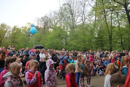 ludzie w parku