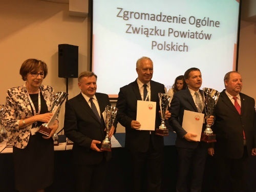 nagrodzone osoby w rankingu miast i powiatów
