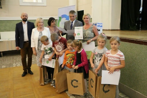 dzieci nagrodzone w konkursie