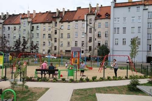 plac zabaw zakaczawie