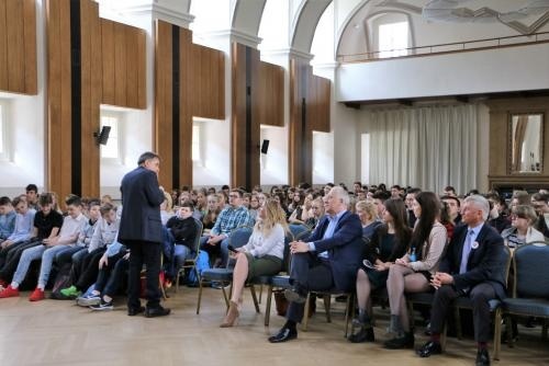 spotkanie waldemara krzystka z gimnazjalistami